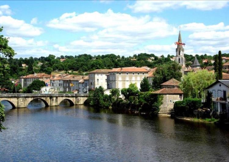 Gite Des Lavandes Oradour-Fanais Bagian luar foto