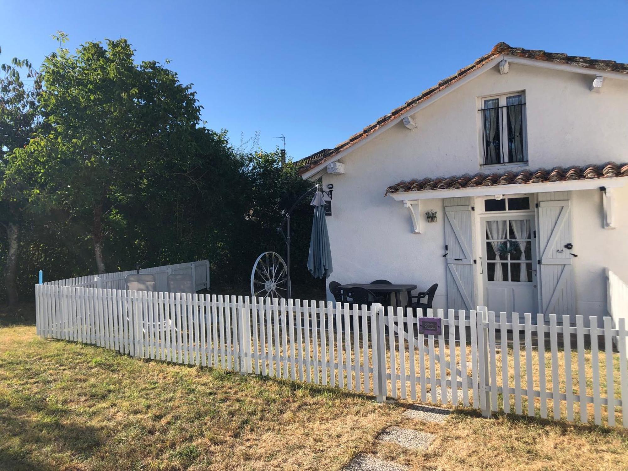 Gite Des Lavandes Oradour-Fanais Bagian luar foto