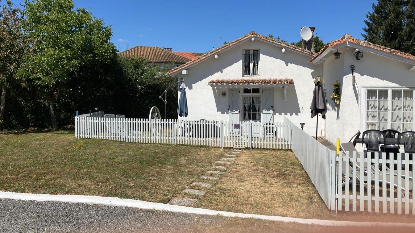 Gite Des Lavandes Oradour-Fanais Bagian luar foto