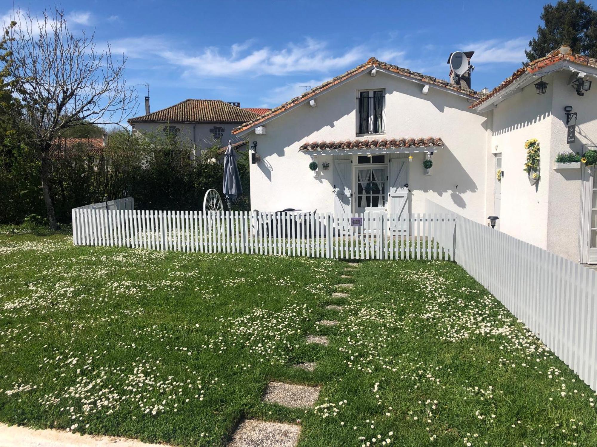 Gite Des Lavandes Oradour-Fanais Bagian luar foto
